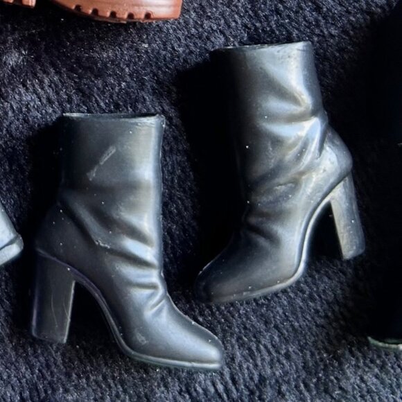Big Lot of Barbie doll shoes Boots & Heels + Free Gift - Picture 4 of 10